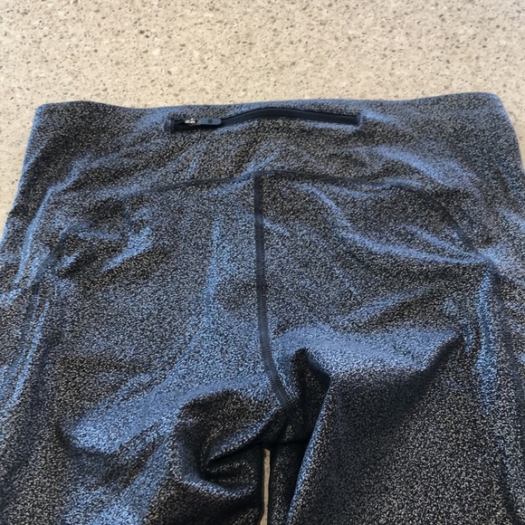 Lululemon Women’s Leggings - Size 8 - Grey/Black - Picture 5 of 7